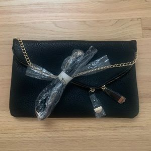 NWT Vici Stella Crossbody Envelope Zip Clutch Black
